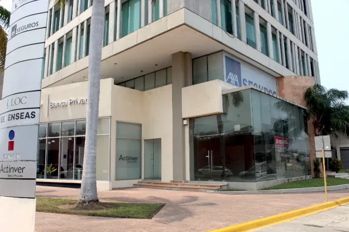 Acceso en planta baja del edificio